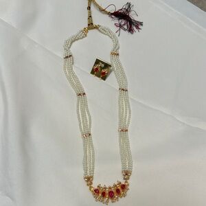 Elegant Pearl and Gold Necklace with pink Accents